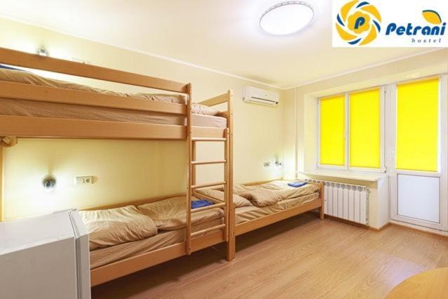 Petrani Hostel เคียฟ ภายนอก รูปภาพ
