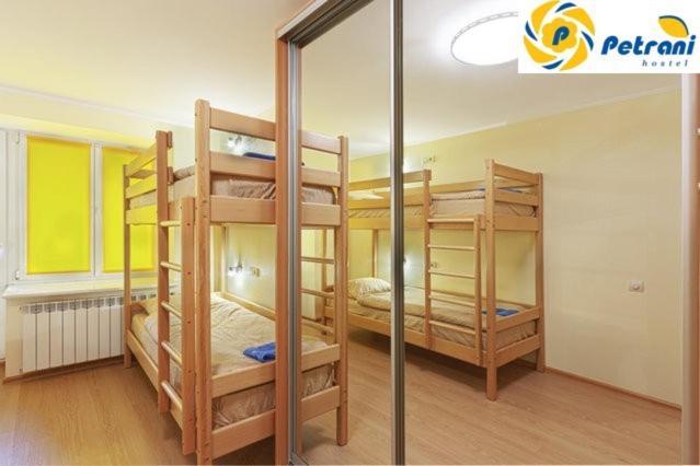 Petrani Hostel เคียฟ ภายนอก รูปภาพ