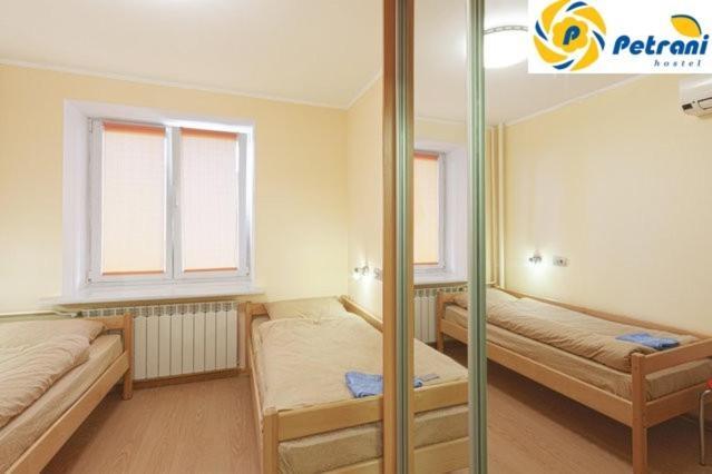 Petrani Hostel เคียฟ ภายนอก รูปภาพ