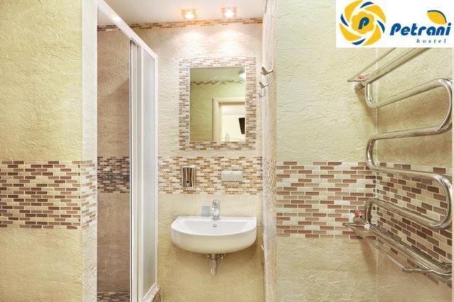 Petrani Hostel เคียฟ ภายนอก รูปภาพ