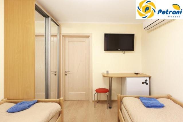 Petrani Hostel เคียฟ ภายนอก รูปภาพ